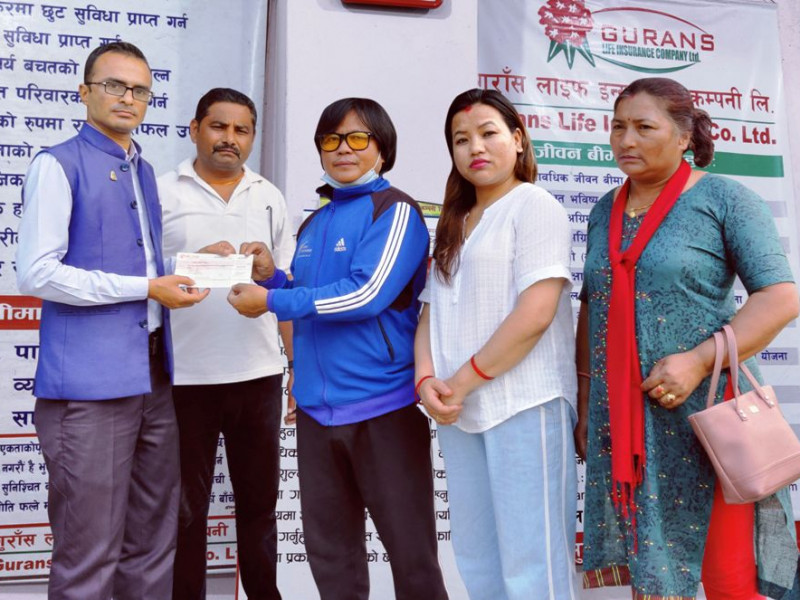 गुराँस लाइफ इन्स्योरेन्सद्वारा ५ लाखको मृत्यु दाबी भुक्तानी 